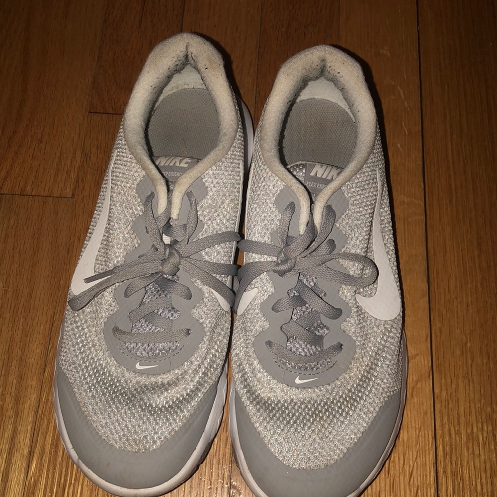 Used Nike Tennis Shoes